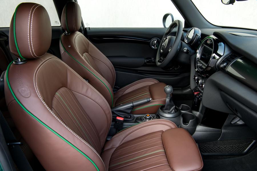 Интерьер Mini Cooper 60 Years Edition (F56) 2019 года  (WW) (фото 73 из 189)